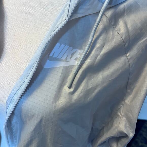 Nike Women’s Windrunner Nsw White Silver Wind Breaker Sz M - Picture 5 of 6